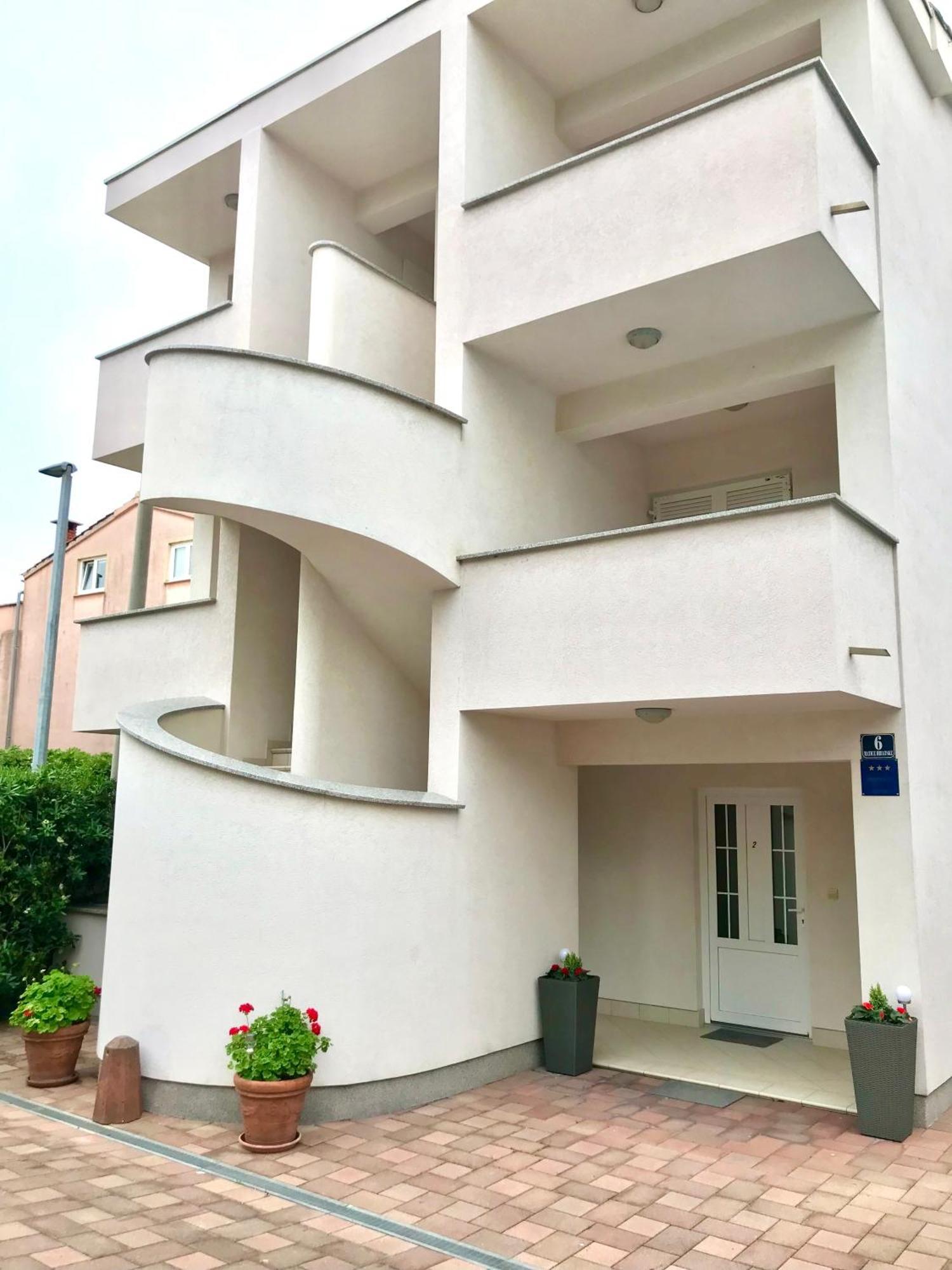 Apartmani Samec نوفاليا المظهر الخارجي الصورة