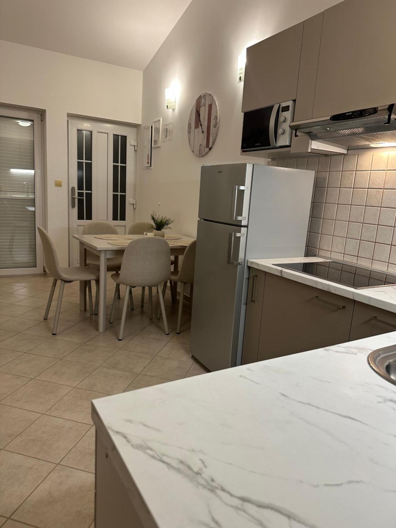 Apartmani Samec نوفاليا المظهر الخارجي الصورة